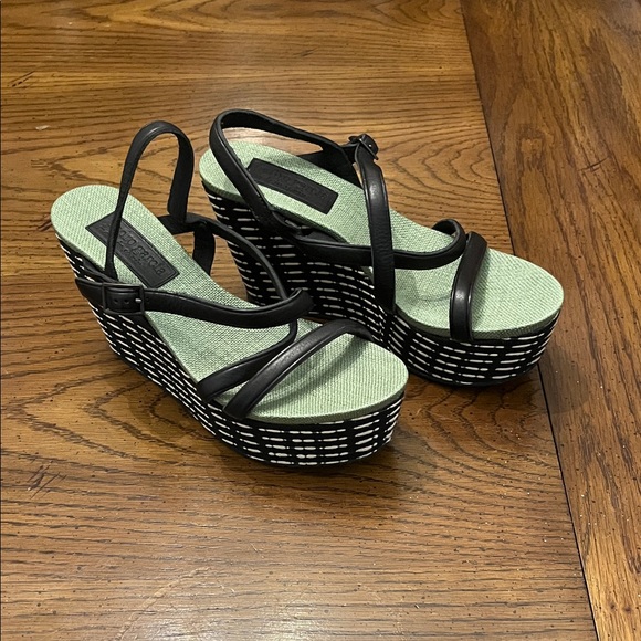 Stylish Pedro Garcia Black and Green Wedge Sandals size 39 1/2 NWOT‎